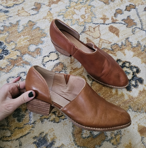 Madewell Lucie Shoe in English Saddle - Picture 5 of 9